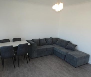 3 bedroom flat to rent - Photo 2