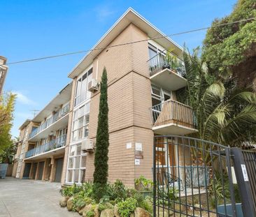 Spacious One Bedroom Apartment - Photo 5