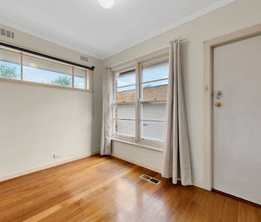 Ideally Located, Spacious Family Home - Photo 4