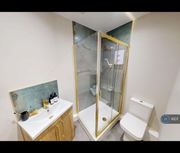 1 bedroom in a flat share to rent - Photo 4