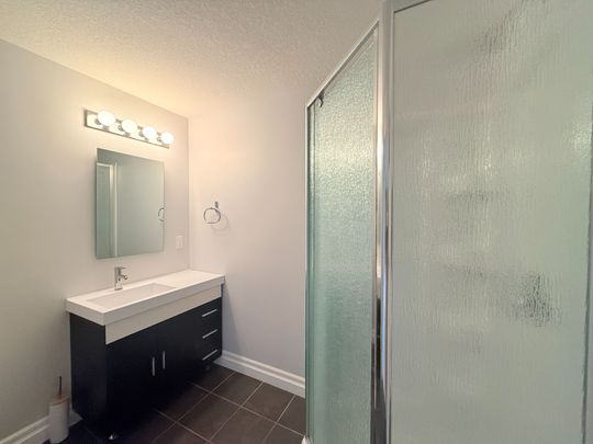 For Lease - 1499 Healy Road, London North, Ontario - Photo 1