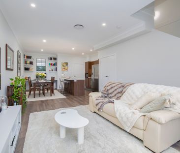 3/4 Cassine Boulevard, Waratah West NSW 2298 - Townhouse For Rent |... - Photo 3