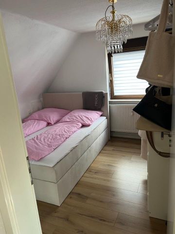 Schöne Dachgeschosswohnung in ruhiger Lage von Stuttgart-Vaihinge - Photo 3