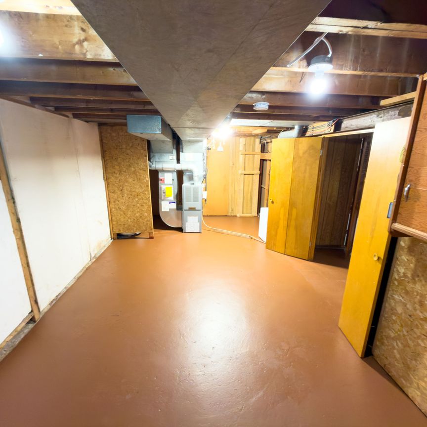 For Lease - 27 Alice Crescent, Toronto, Ontario - Photo 1