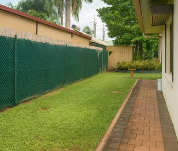 FAMILY HOME IN DESIRED SUBURB! - Photo 3