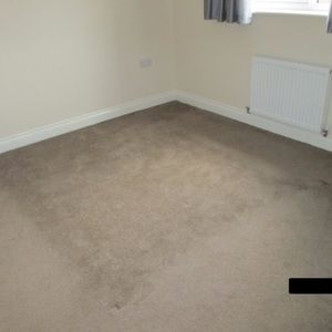 3 bed Town House - To Let - Photo 2