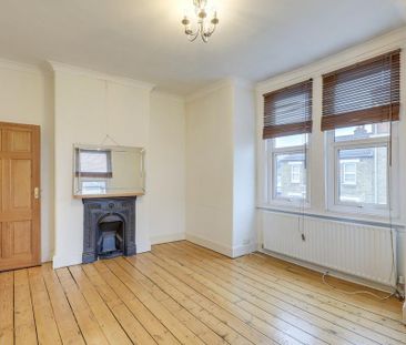 3 bedroom end of terrace house to rent - Photo 2