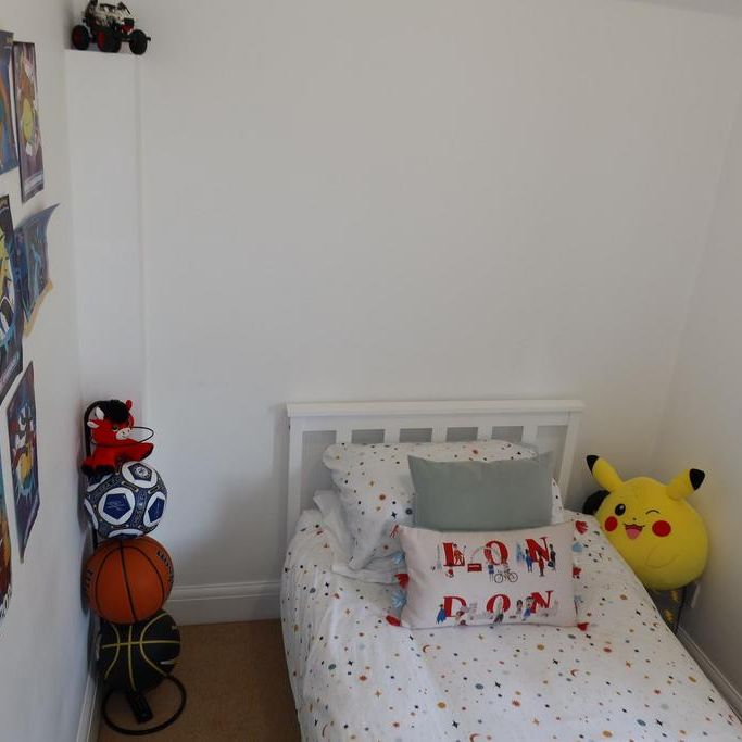 4 bedroom semi-detached house to rent - Photo 1