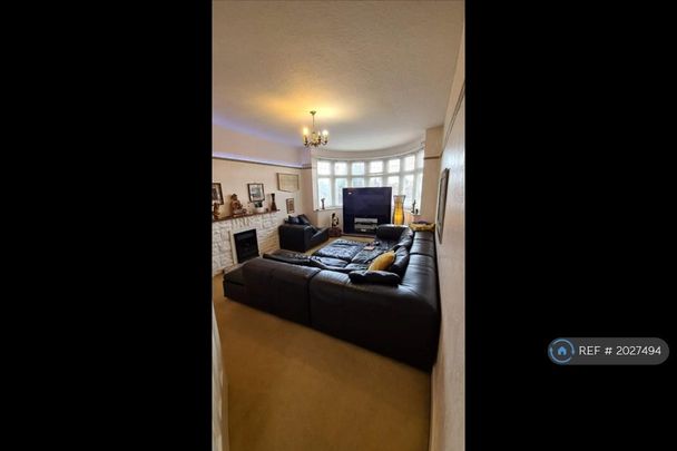 3 bedroom semi-detached house to rent - Photo 1