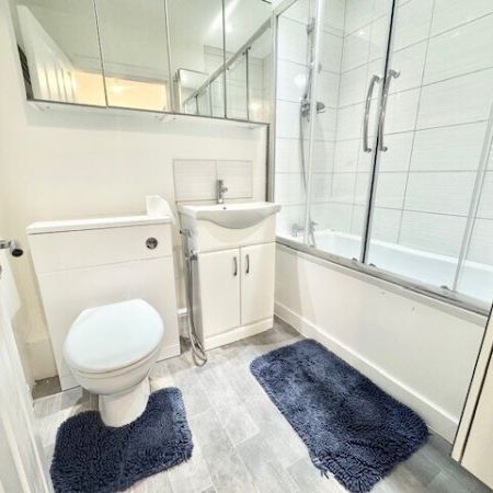 Vicarage Road, Hornchurch, RM12 4AT, Property for rent - Photo 1