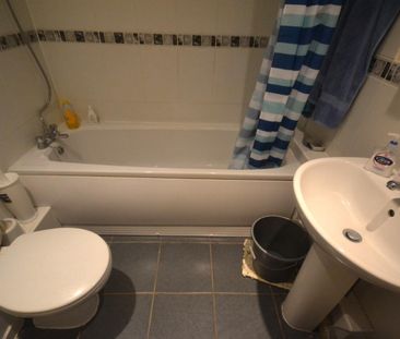 2 bedroom Flat To Let - Photo 1