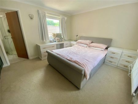 4 Bedroom House - The Glade, Thornbury Wood - Photo 3