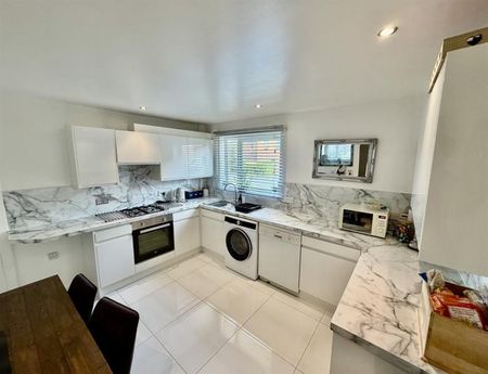 3 Bedroom Semi Detached To Let - Photo 5