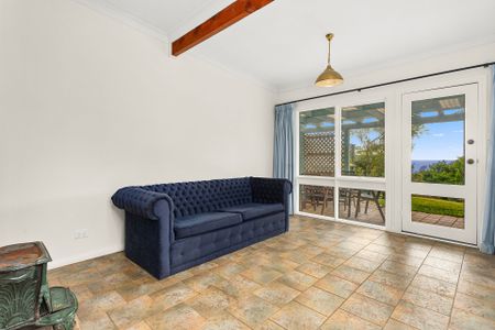 Cute Coastal Cottage - Photo 3