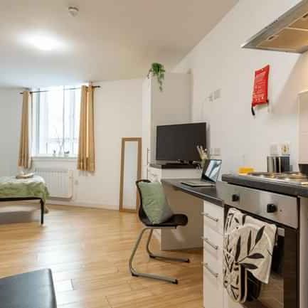 Platinum Studio - Photo 1