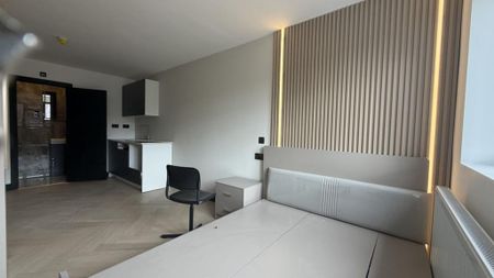 Property to rent - Photo 2