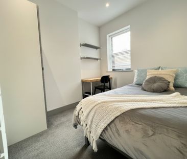 2 bed Apartment for Rent - Photo 1