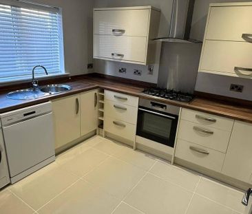 3 bedroom semi-detached house to rent - Photo 5