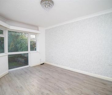 3 bedroom semi-detached bungalow to rent - Photo 3