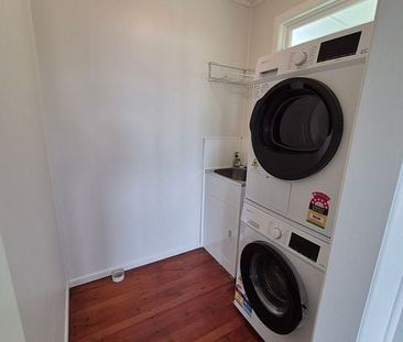 4 Bedroom,Bus route,walk to schools - Photo 1