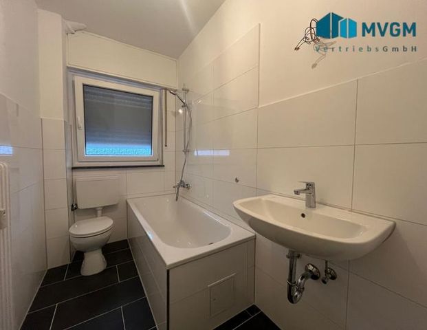 Renovierte 2 Zimmer Wohnung mit Balkon! - Photo 1