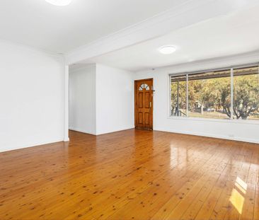 3 BEDROOM FAMILY HOME - Photo 2