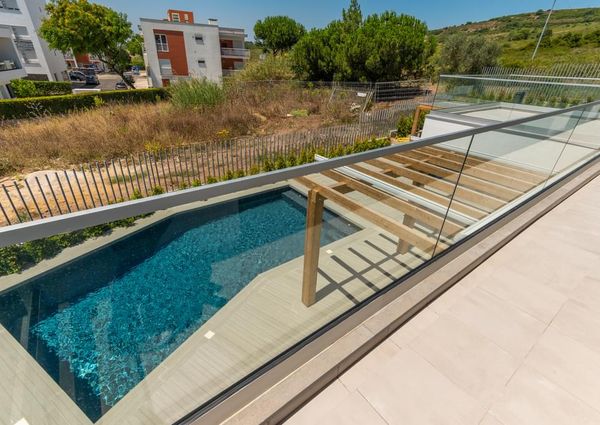5 Bedroom House with swimming pool, Carnaxide, Oeiras