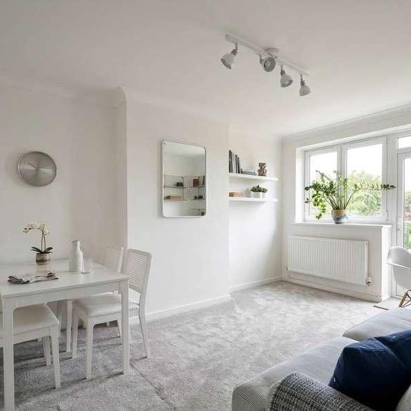 Three Bedroom Flat In The Heart Of Greenwich, SE10 - Photo 1