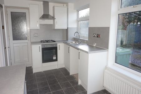 3 bedroom semi-detached house to rent - Photo 5