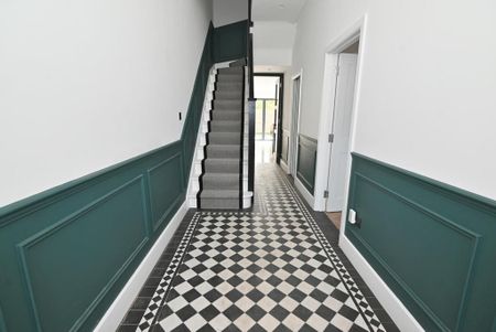 5 bedroom semi-detached house to rent - Photo 2