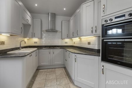 4 bed terraced house to rent in Babbacombe Road, Torquay, TQ1 - Photo 2