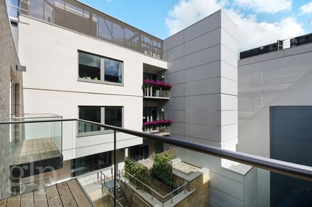1 Bedroom Flat, Fouberts Place, London, Greater London, Soho, W1F - Photo 4