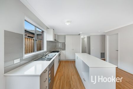 27 Limonium Crescent, Lyndhurst VIC - Photo 3