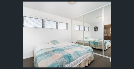 Top Floor with HUGE Balcony & City Views - Photo 4