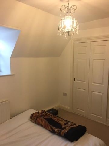 2 Bed Flat, Creswick Road, W3 - Photo 3