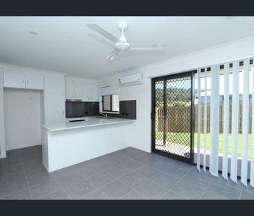 Low maintenance 2 Bedroom Duplex - Photo 4