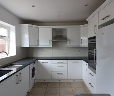 2 bedroom maisonette to rent - Photo 2