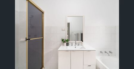 Three Bedroom Townhouse In Exclusive Boutique Complex - Photo 2