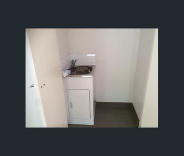 Immaculate & Stylish townhouse - Photo 4