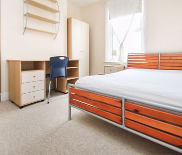 Charminster, Student House - Photo 2