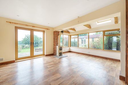 5 bedroom detached house to rent - Photo 2