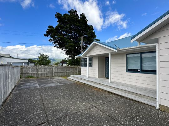 3-Bedroom Home in Lower Hutt! - Photo 1