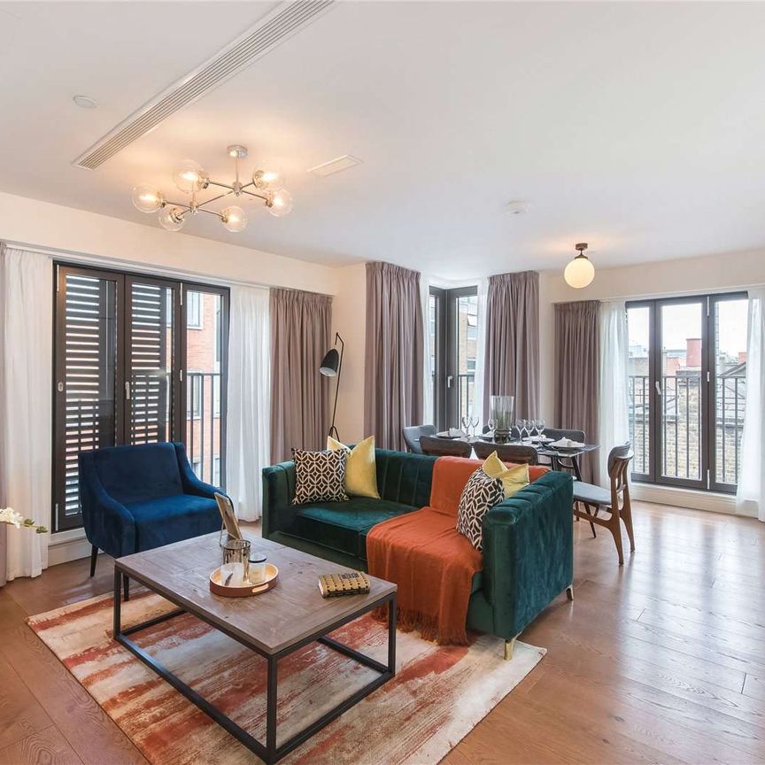 EXCLUSIVELY MANAGED BY SAVILLS. Exceptional three bedroom apartment situated on the 4th floor of this incredible new development. - Photo 1