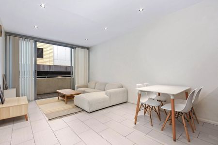 Furnished Split-Level Apartment with Study I Ducted A/C & Balcony in Prime Inner-City Spot - Photo 2