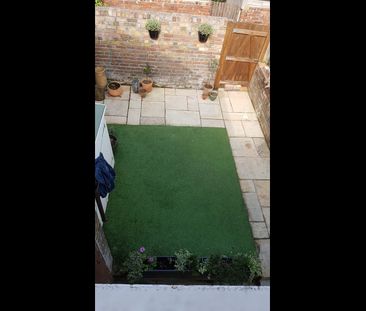 2 Bed Terraced House, Fairfield Place, BS3 - Photo 2