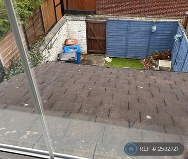 3 bedroom end of terrace house to rent - Photo 2