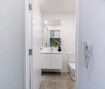 Deluxe Studio with Double Bed - South(High floor(Level 16-20)) - Photo 5