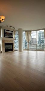 Stunning Waterfront Luxury Apartments: 2 Bed + Den, 2 Bath - Photo 4