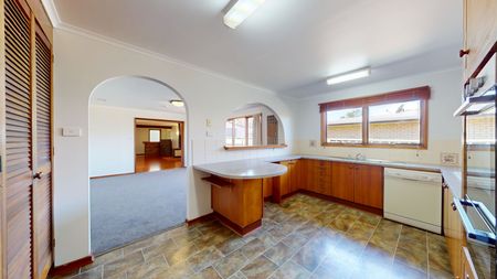 Charming home in a Great Location! - Photo 3