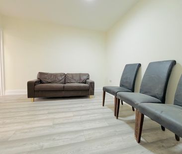 1beds Apartment - Photo 2